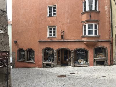 Ehem. Buchhandlung Moser, Hall in Tirol (1919 umgebaut von Lois Welzenbacher)