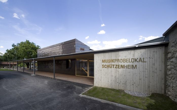 Musikprobelokal und Schützenheim Natters mit Veranstaltungsplatz