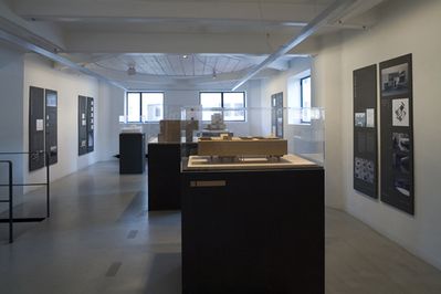 Blick in die Ausstellung "Alejandro de la Sota: Raummodelle"