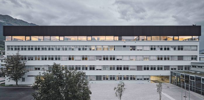 Auszeichnung des Landes Tirol für Neues Bauen 2022: HTL Bau und Design, Aufstockung, Innsbruck, 2016 – 2021 (Architektur: ao-architekten)