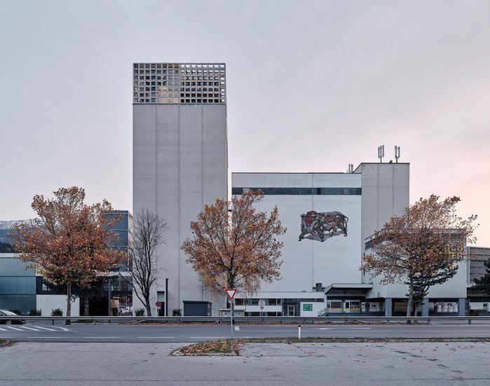 Auszeichnung des Landes Tirol für Neues Bauen 2022: Gutmann Pelletsspeicher, Transformation, Hall in Tirol, 2018 – 2020 (Architektur: obermoser + partner architekten, Hanno Schlögl (†))