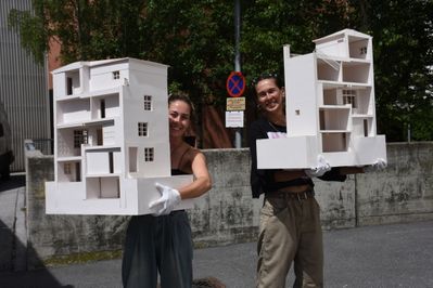 Anlieferung "Rebuild: Figures of Space" – © aut