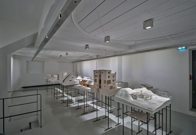 Blick in die Ausstellung "Rebuild: Figures of Space" im aut