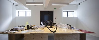 Blick in die Ausstellung "Splined Spheres" im aut