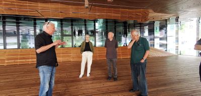 "Bildung braucht Raum" – Eine Bus-Tour mit Hannes Wiesflecker nach St. Johann und Kufstein