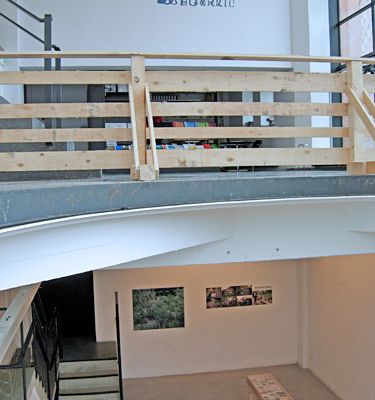 Blick in die Ausstellung "Lois und Franziska Weinberger: Feldarbeit"