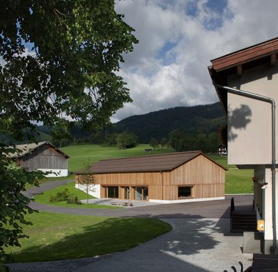Dorfzentrum Steinberg am Rofan, 2013 - 2016 (Architektur: Bernardo Bader Architekten)