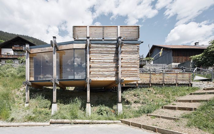 Anerkennung des Landes Tirol für Neues Bauen 2018 – Sonderkategorie: FREIRAUM! – Freiklasse für die Naturparkschule Fließ, Fließ, 2015 – 2017 (Architektur: he und du)