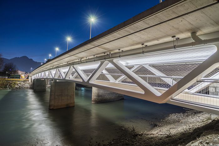 Anerkennung des Landes Tirol für Neues Bauen 2018: Grenobler Brücke – Straßenbahn-, Rad- und Fußwegbrücke, Innsbruck, 2015 – 2017 (Architektur: Hans Peter Gruber, Tragwerksplanung: Thomas Sigl)