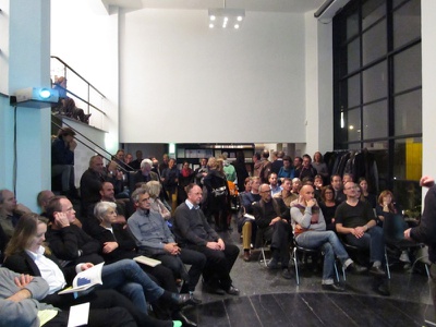 Buchpräsentation "Vermessungen. Tirol auf der Statistischen Couch" – Präsentation des aus Anlass des 20-Jahr-Jubiläums von aut herausgegebenen Buchs  "Vermessungen. Tirol auf der Statistischen Couch", das sich dem komplexen Phänomen Tirol widmet.