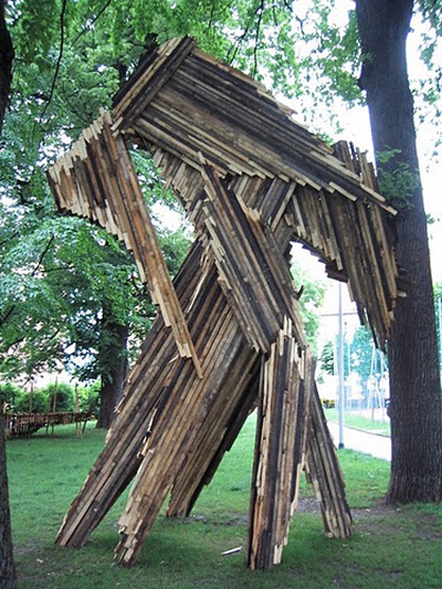 Die neuen Ansichtsexemplare im Waltherpark – "Building new space" – Eine Skulptur zwischen den Bäumen