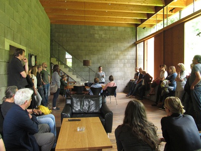 Architekturtage 2016 in Tirol – Besichtigung des Gemeinschaftsraumes im DOWAS Übergangswohnhaus