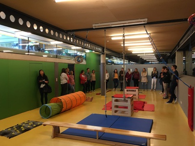 "Räume für die Kleinsten" – Eine Bus-Tour mit Elias Walch zu Kinderkrippen und Kindergärten in und um Innsbruck