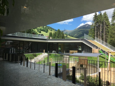 "Bildungszentrum Gerlos" – Führung mit den Architekt*innen Mario Dallaserra, Claudia Gast und Benedikt Hörmann (Unisono) durch das 2021 fertiggestellte Bildungszentrum Gerlos – in Kooperation mit Dorferneuerung Tirol