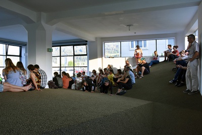 Theaterperformance "Fatzer ± Hyperion" in der "sozialen Landschaft" von Snøhetta