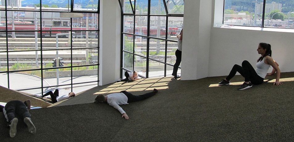 Erste Probe der SchauspielschülerInnen in der "sozialen Landschaft" – © aut Erste Probe der SchauspielschülerInnen in der "sozialen Landschaft"