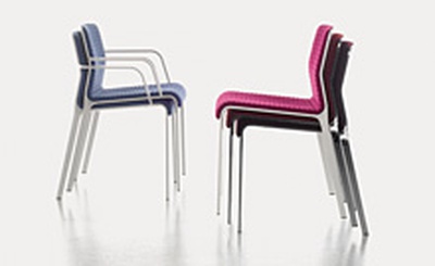 Sessel aus der Serie "Bend" Sessel aus der Serie "Bend"