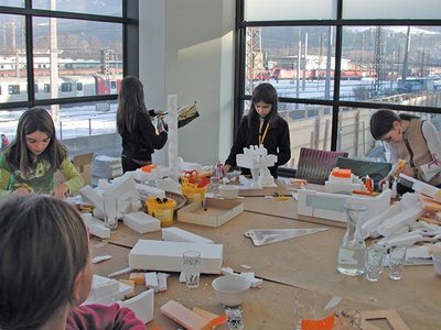 Fotos von Workshops und Exkursionen im Rahmen von "aut: kids"