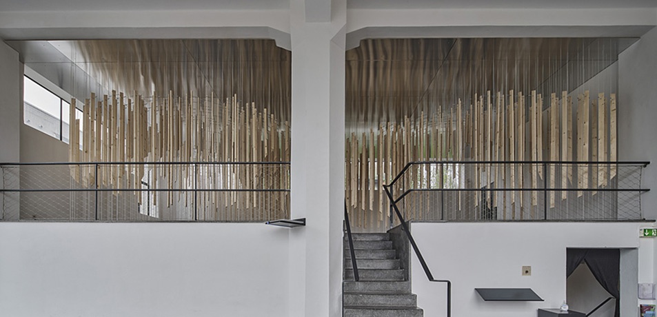 Krater Fajan, Viel TamTam um Nichts – © Günter Richard Wett Krater Fajan, Viel TamTam um Nichts