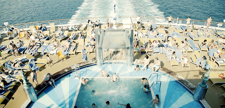 Corina Schwingruber Ilić "All Inclusive" – © Standbild Square Eyes Corina Schwingruber Ilić "All Inclusive"