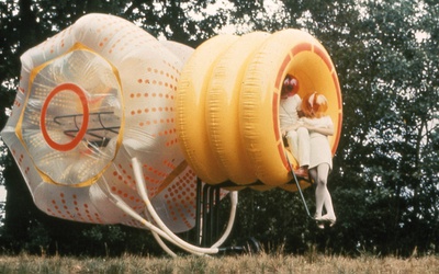 Haus-Rucker-Co, Gelbes Herz, Pneumatisches Objekt/Aktion, Wien, 1967/68 – © Ortner & Ortner Haus-Rucker-Co, Gelbes Herz, Pneumatisches Objekt/Aktion, Wien, 1967/68