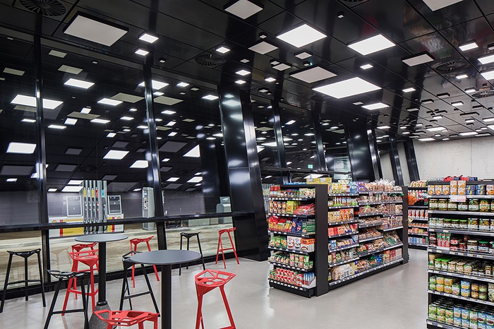 Bürogebäude mit Tankstelle und Shop, Innsbruck