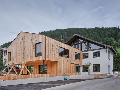 Volksschule und Kindergarten, Oberperfuss – © Günter Richard Wett Volksschule und Kindergarten, Oberperfuss