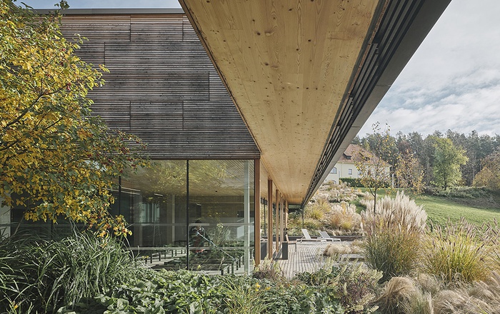 Gesundheitseinrichtung Josefhof, Terrasse vor Schwimmbad
