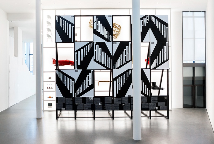 Ausstellung „Politics of Design, Design of Politics“, Pinakothek der Moderne, München