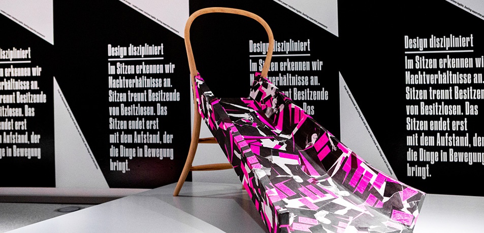 Ausstellung „Politics of Design, Design of Politics“, Pinakothek der Moderne, München – © Anna Seibl Ausstellung „Politics of Design, Design of Politics“, Pinakothek der Moderne, München